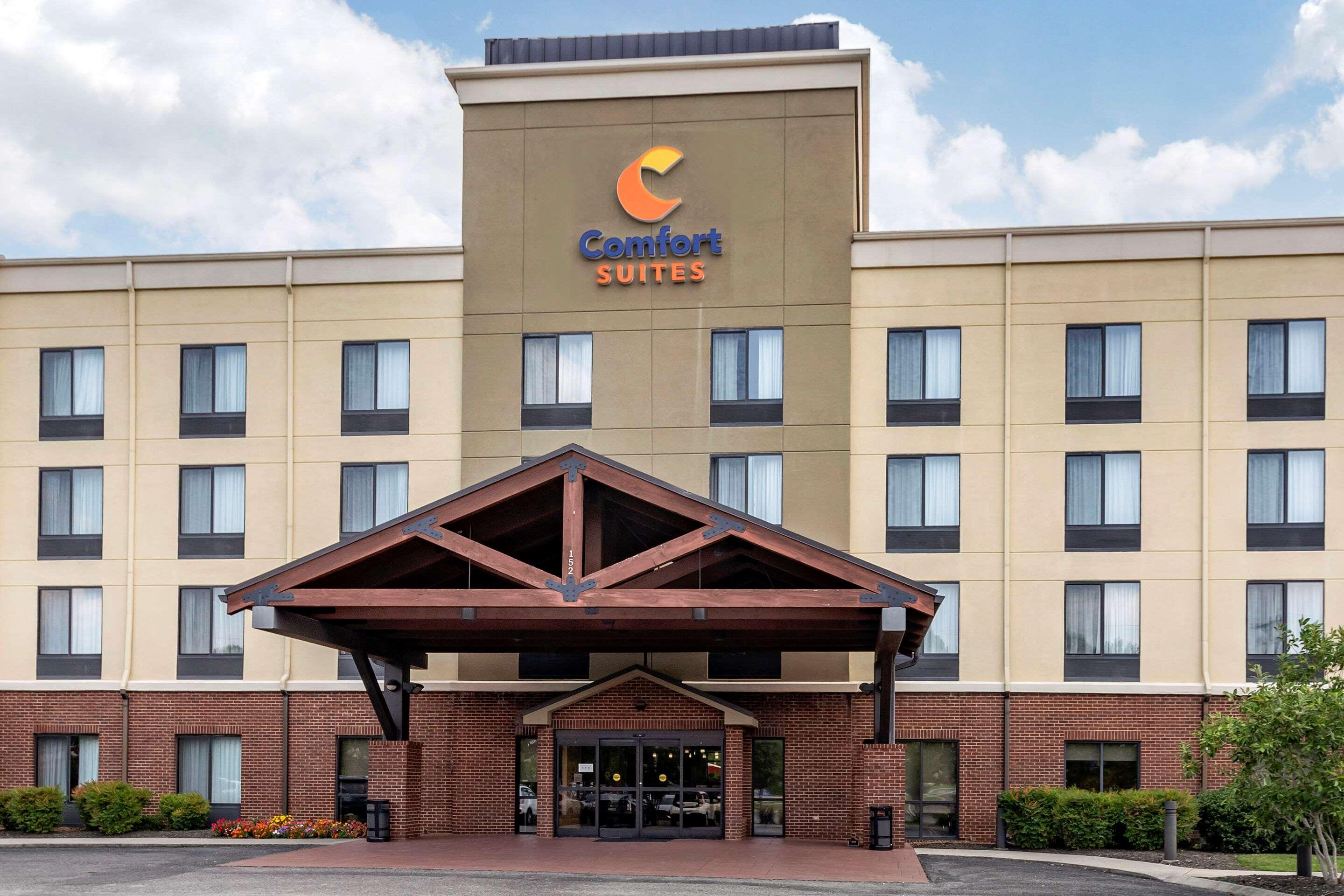 Comfort Suites Manchester Bagian luar foto